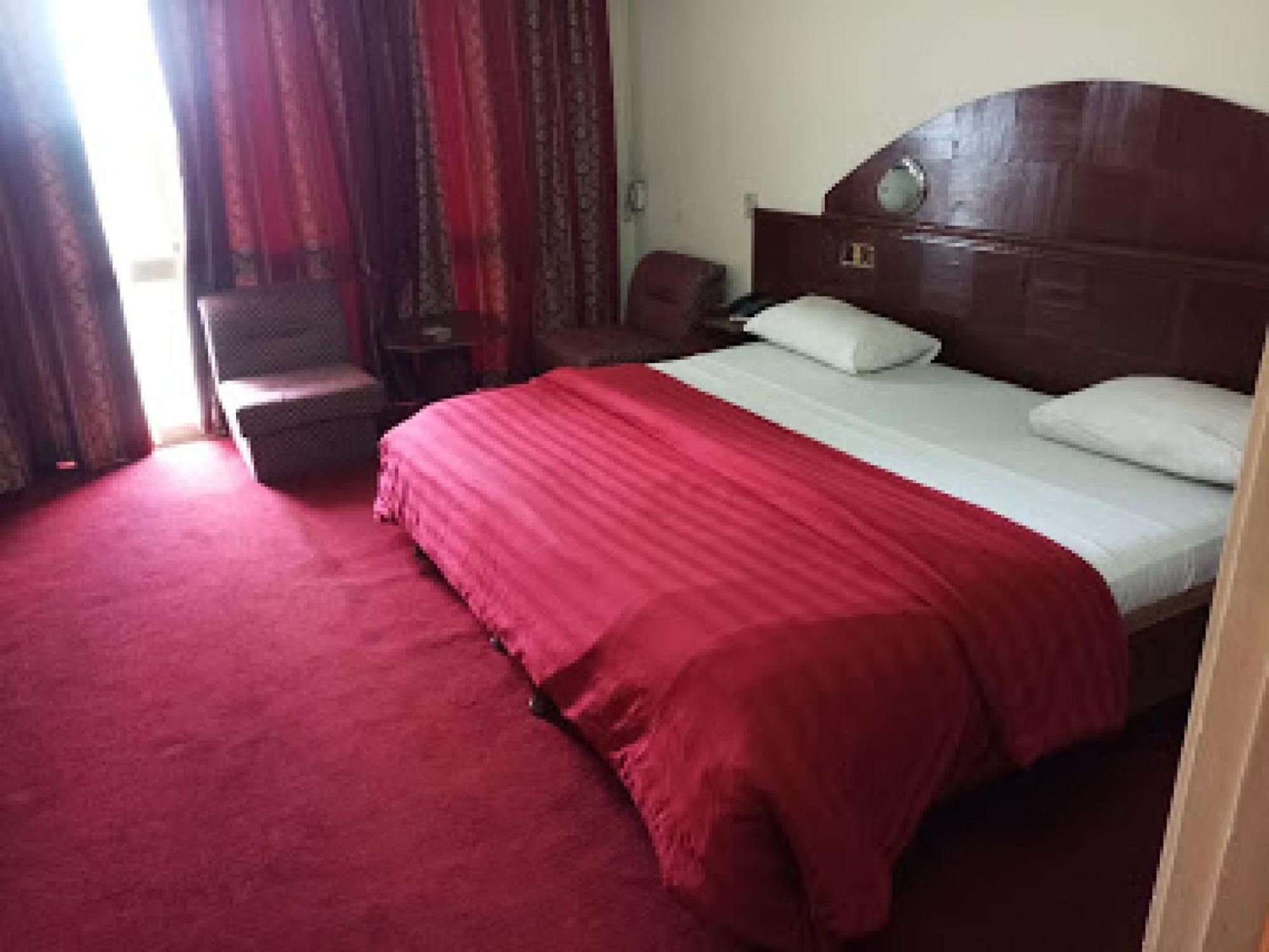 Room In Lodge - Premier Hotel-Ibadan Exteriör bild